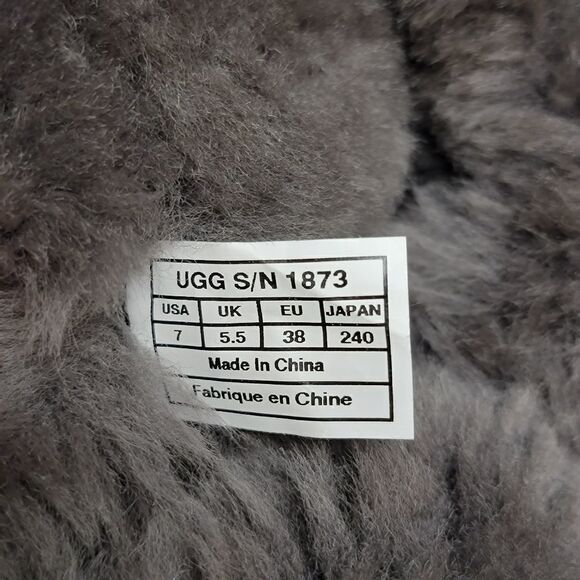 UGG Women's Bailey Button Triplet II Boots - Picture 8 of 10